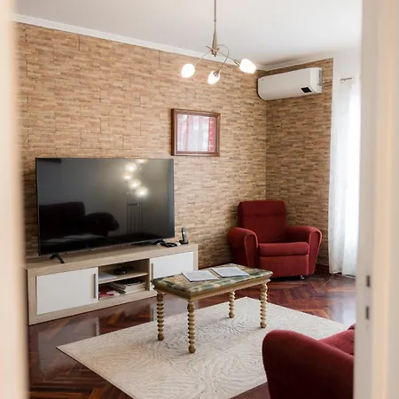 Semesterbostad Levada's House *